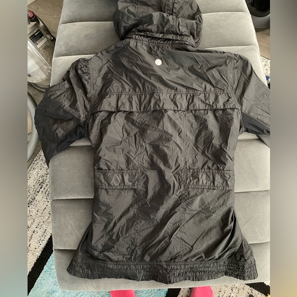 Older Lululemon Belted Windbreaker - Picture 2 of 6